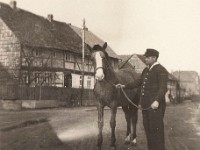 b54 - Heinrich Rinke sen.  mit Pferd in der Eilenser Strasse